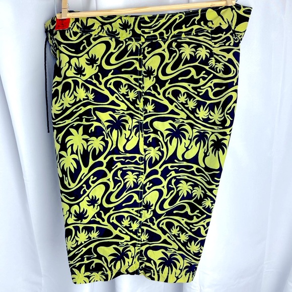 STRUCTURE Makai Board Shorts  • Size Large - Picture 7 of 8